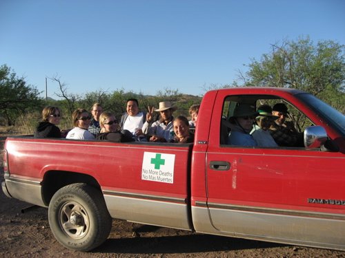 The No Mas Muertes crew on patrol (from nomoredeaths.org)